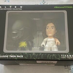 Titan Alien The Nostromo Collection Exclusive Twin Pack